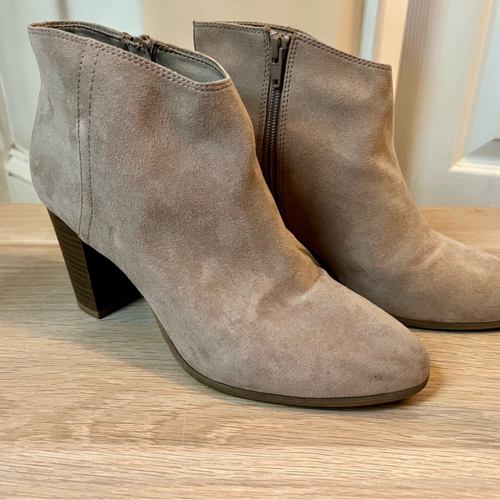 Old Navy Women's Suede Ankle Booties - Taupe